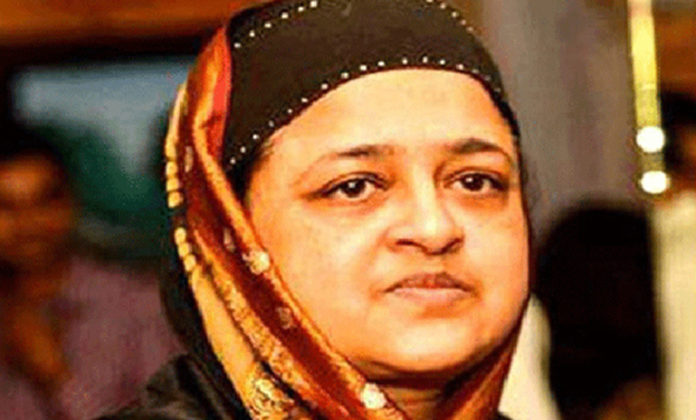 বিএনপি নেতা এম ইলিয়াস আলীর স্ত্রী তাহসীনা রুশদী লুনাকে যুক্তরাজ্য যেতে দিলেন বিমানবন্দর ইমিগ্রেশন পুলিশ বিএনপি নেতা এম ইলিয়াস আলীর স্ত্রী তাহসীনা রুশদী লুনাকে যুক্তরাজ্য যেতে দিলেন বিমানবন্দর ইমিগ্রেশন পুলিশ