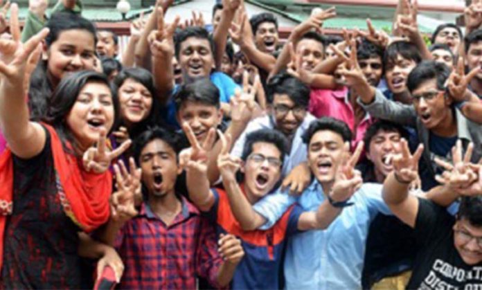 এইচএসসি পরীক্ষায় পাসের হার ৬৮.৯১ শতাংশ