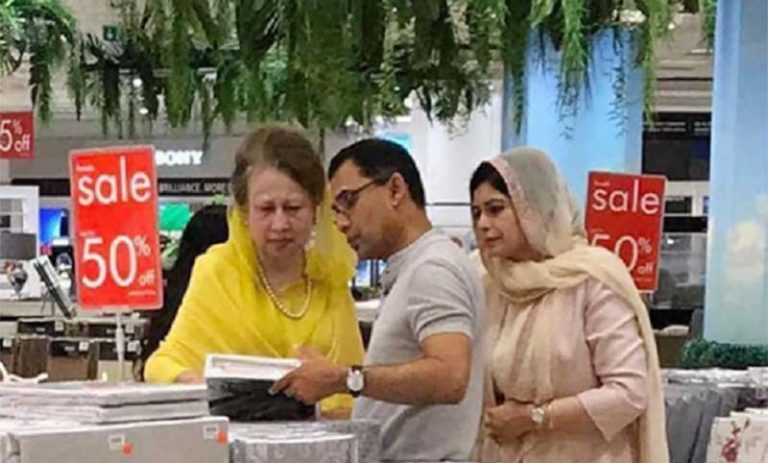লন্ডনে ছেলের সঙ্গে শপিংমলে খালেদা জিয়া লন্ডনে ছেলের সঙ্গে শপিংমলে খালেদা জিয়া