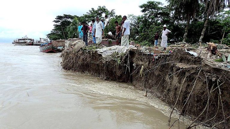 যমুনায় পানি বিপদ সীমার উপর দিয়ে প্রবাহিত হচ্ছে