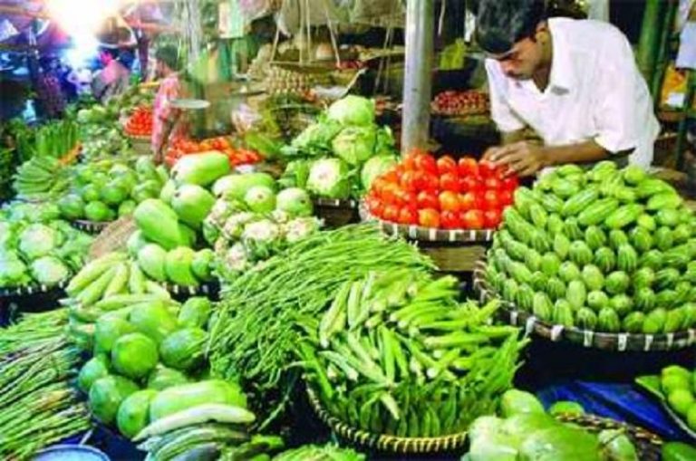বন্যায় কাঁচাবাজারে আগুন