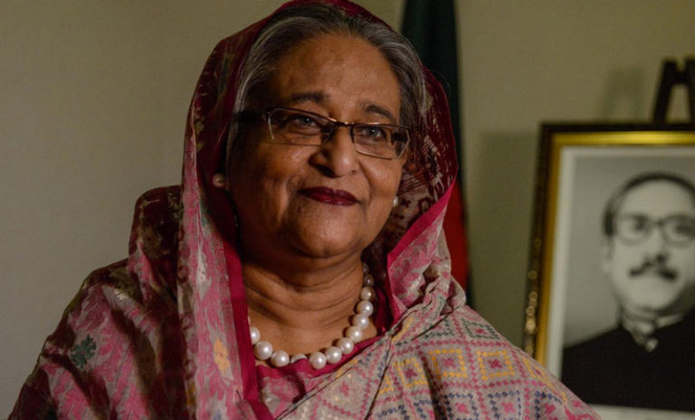 প্রধানমন্ত্রীকে রিভলবার উপহার সুষমার