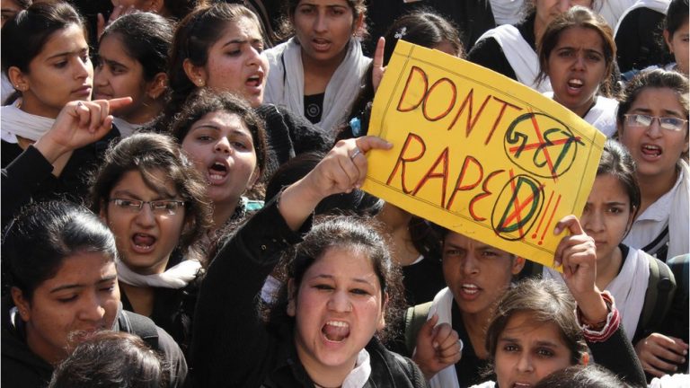 কাশ্মিরের জম্মু এলাকায় ধর্ষণ বিচার দাবিতে হাজার মানুষের বিক্ষোভ