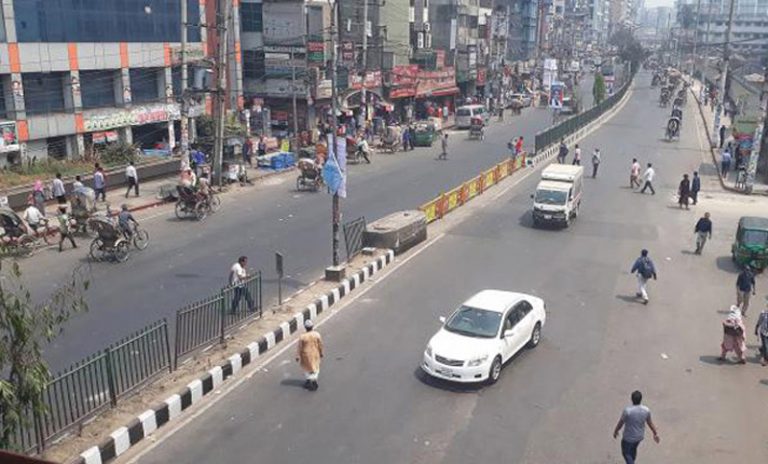 কোনো ঘোষণা ছাড়াই বাস চলাচল বন্ধের কারণে সারা দেশে জনদুর্ভোগ কোনো ঘোষণা ছাড়াই বাস চলাচল বন্ধের কারণে সারা দেশে জনদুর্ভোগ
